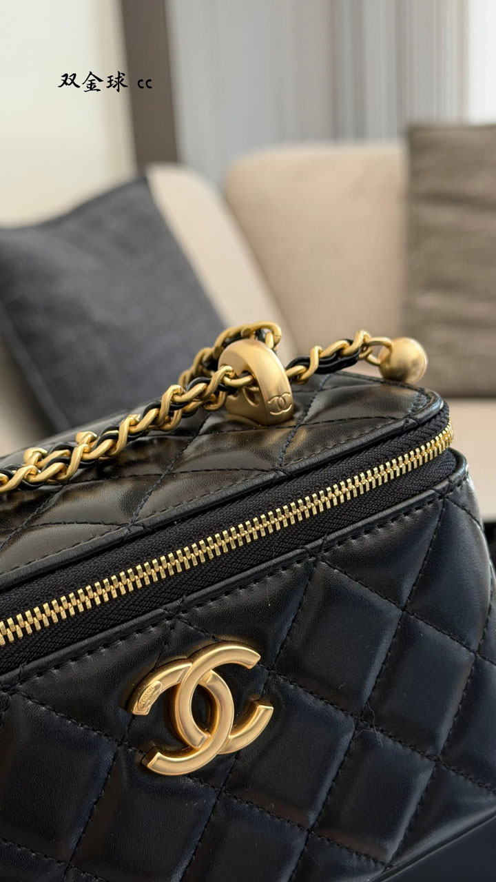 Chanel ホワイト バニティケース