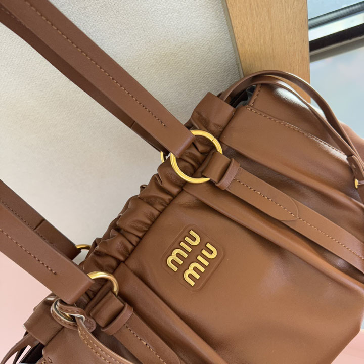 MiuMiu ナッパレザーバッグ レディース
