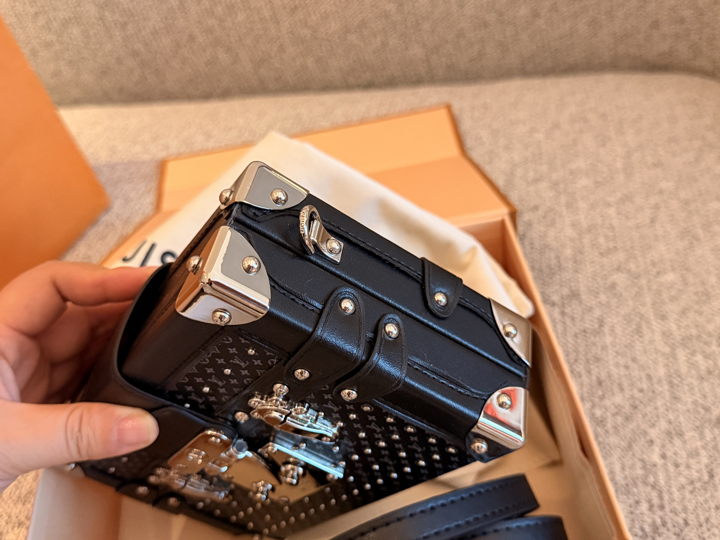 LOUIS VUITTON petite malle