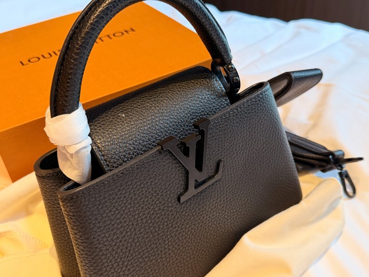 LV Capucines mini BB