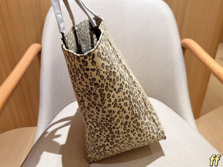 セリーヌ ロゴ キャンバス トートバッグ