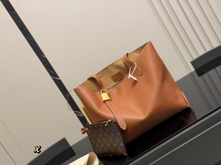 LOUIS VUITTON ハンドバッグ