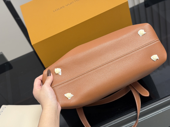 VUITTON ハンドバッグ レザー 