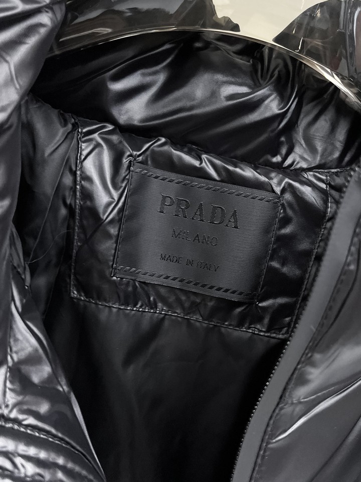 PRADA フード付き ダウンジャケット