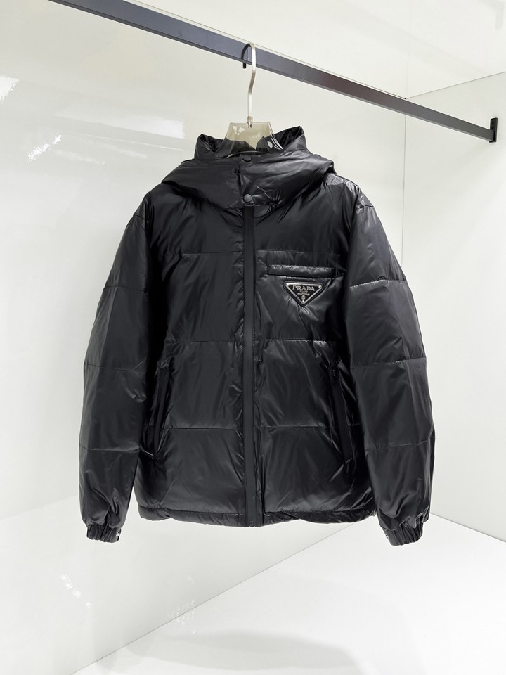 PRADA Re-Nylon ダウンジャケット