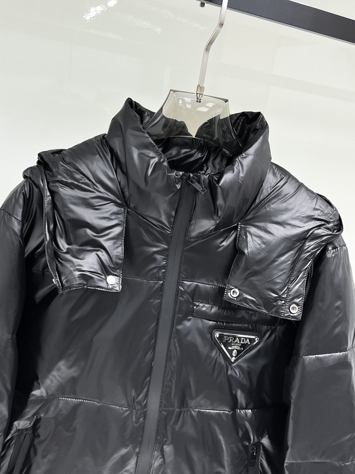 PRADA 三角ロゴ ダウンジャケット