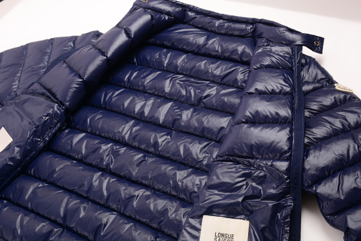MONCLER ライトダウンコート