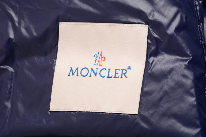 MONCLER メンズ ダウンジャケット ブルー