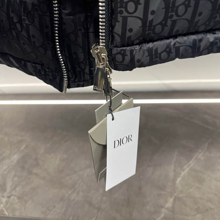 Dior ブラック ダウンベスト