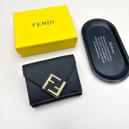 フェンディ 三つ折り財布