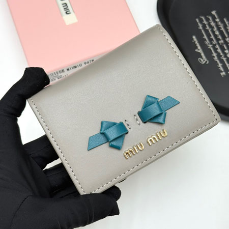 MIU MIU リボン 2つ折り財布
