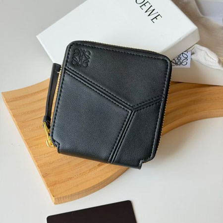 ロエベ 二つ折り 財布 レディース