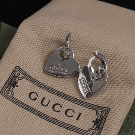 グッチ ピアス