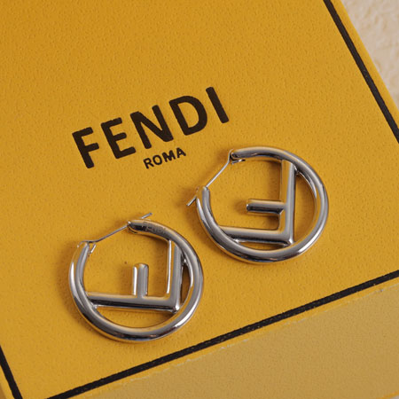 フェンディ ピアス