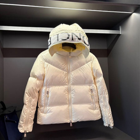 MONCLER ショート丈 ダウンジャケット